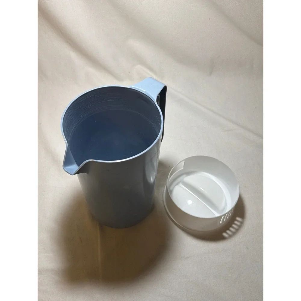 Vintage Rubbermaid 2.25 Quart Pitcher Slate Blue Gray White Lid J2445 2129ML